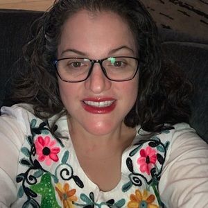 Meet your Posher, Claudia